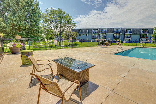 Ralston Park Apartments in Arvada, CO - Building Photo - Building Photo