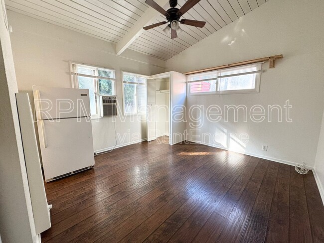 property at 7036 W Hawthorn Ave