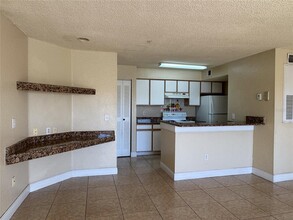 2216 Grand Cayman Ct in Kissimmee, FL - Building Photo - Building Photo