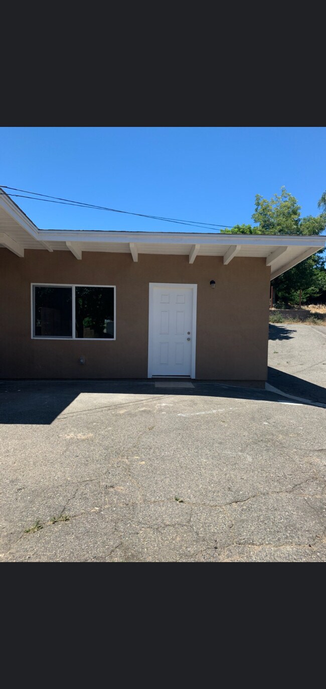 1524 Grace Way Apartments and Nearby Escondido Apartments For Rent