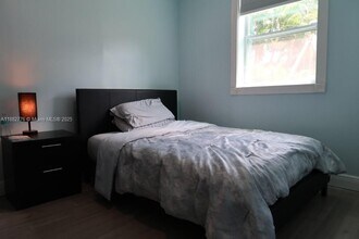 1336 NW 38th St in Miami, FL - Building Photo - Building Photo