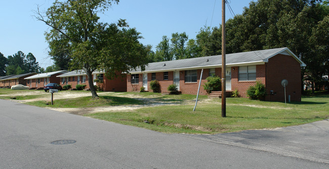 4941-4949 Fieldcrest Dr in Fayetteville, NC - Building Photo - Building Photo