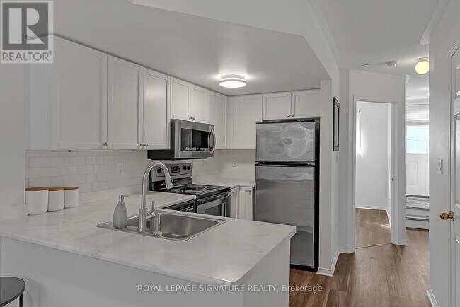 60 Turntable Crescent in Toronto, ON - Building Photo - Building Photo