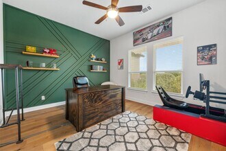 104 Rolling Hills Ct in Spicewood, TX - Foto de edificio - Building Photo