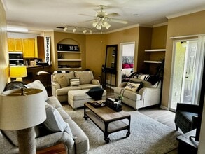 10021 Courtney Palms Blvd in Tampa, FL - Building Photo - Building Photo