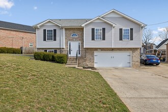 1307 Bluebonnet Dr in Clarksville, TN - Building Photo - Building Photo