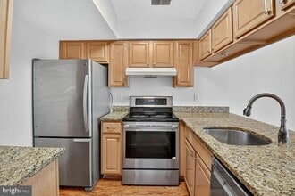 9805 Lake Shore Dr in Gaithersburg, MD - Building Photo - Building Photo