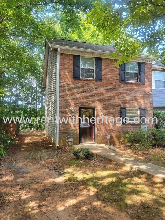 6088 Cobblestone Ct in Douglasville, GA - Building Photo