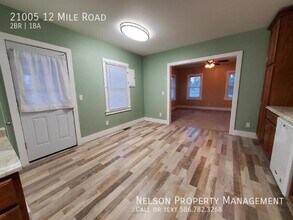 21005 12 Mile Rd in Roseville, MI - Building Photo - Building Photo