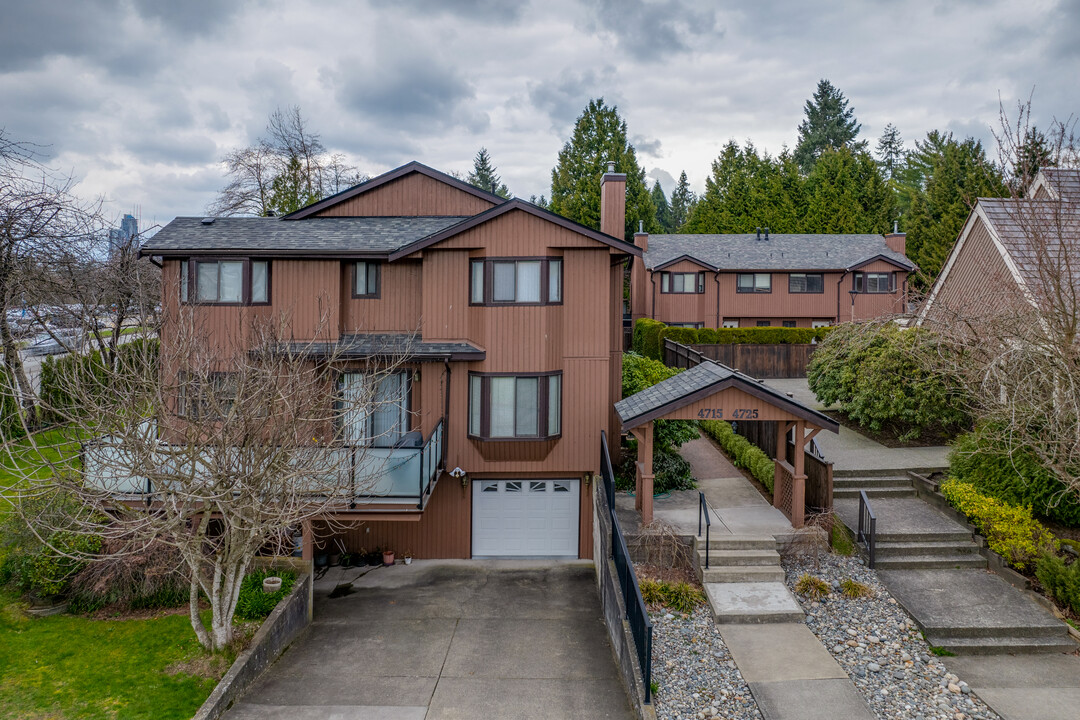 4715-4725 Village Dr in Burnaby, BC - Building Photo