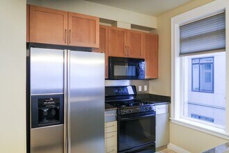 3217 Eastlake Ave E-Unit -306 in Seattle, WA - Building Photo - Building Photo