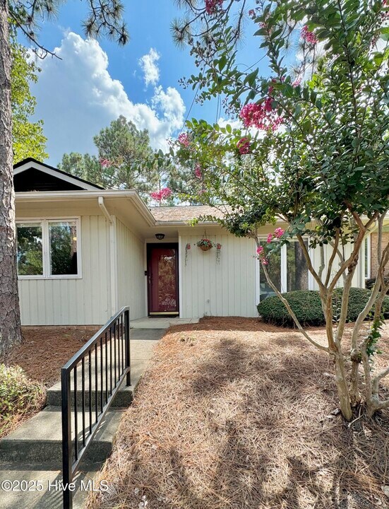 12 Garden Villa Dr in Pinehurst, NC - Building Photo