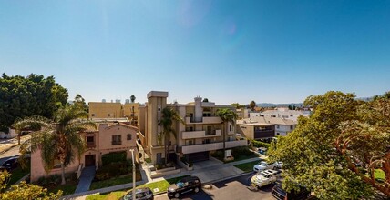 1070 S Bedford St, Unit 405 in Los Angeles, CA - Building Photo - Building Photo