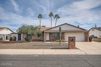 15841 North 23rd Pl in Phoenix, AZ - Building Photo - Building Photo