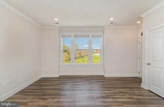 43347 Goshen Run Sq in Ashburn, VA - Foto de edificio - Building Photo