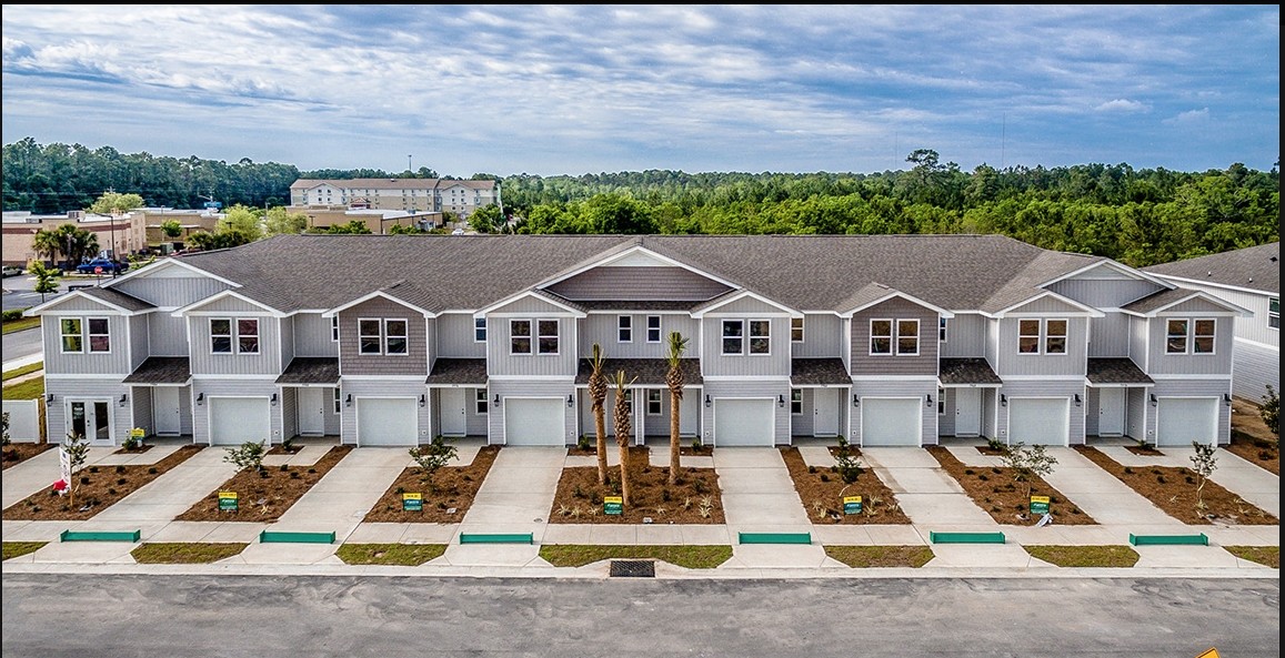 Sentinel Point in Callaway, FL - Building Photo