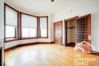 2835 N Ashland Ave, Unit 2 in Chicago, IL - Foto de edificio - Building Photo