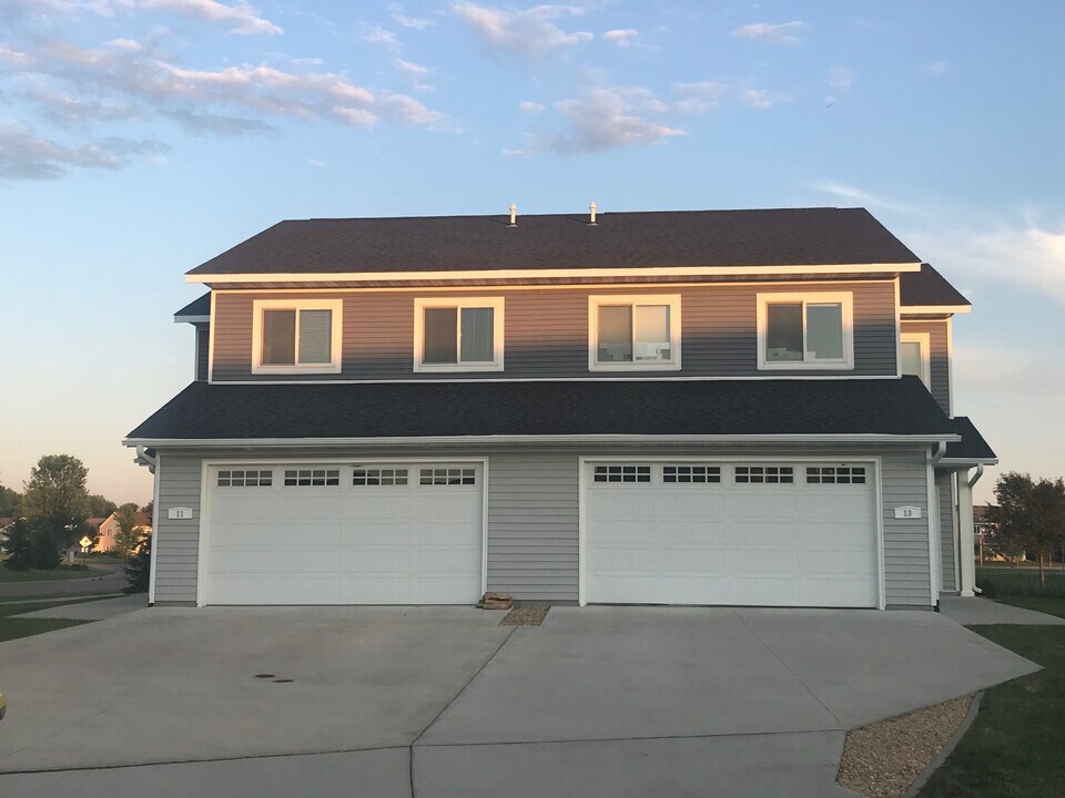 2291 Pleasant Vw Dr in North Mankato, MN - Building Photo