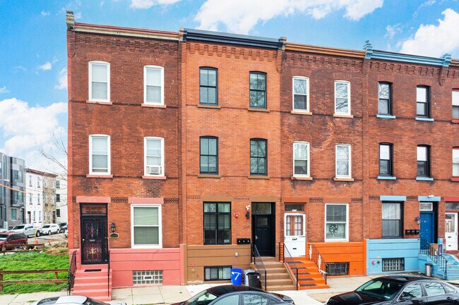 2347 N College Ave in Philadelphia, PA - Foto de edificio - Building Photo