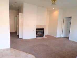 531 Yellow Meadow Ct in Bakersfield, CA - Building Photo - Building Photo