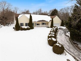 18 Peggy Ln in Portsmouth, RI - Building Photo