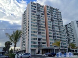 1400 S Ocean Dr in Hollywood, FL - Building Photo
