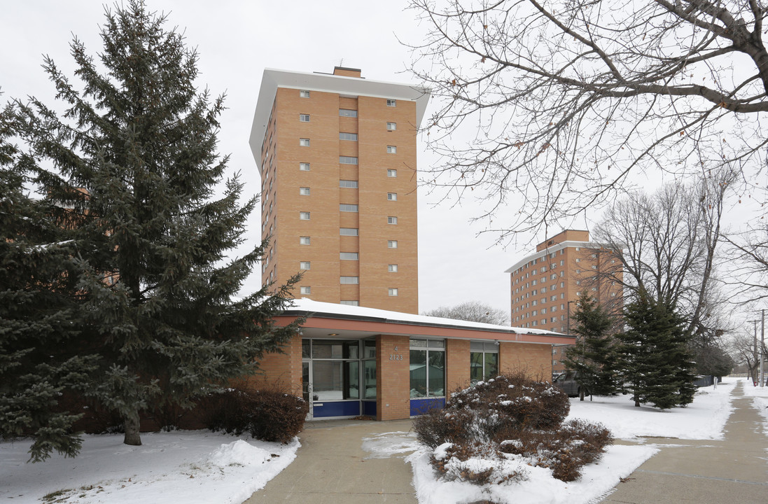 Hiawatha Towers in Minneapolis, MN - Building Photo