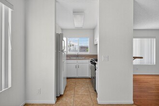 1066 Coronado Ave in Long Beach, CA - Building Photo - Building Photo