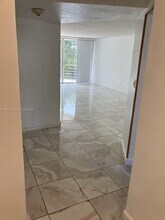 1601 NE 191st St in Miami, FL - Foto de edificio - Building Photo