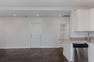 998 Tremont St, Unit 2T in Boston, MA - Building Photo