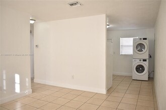 633 NW 6th Ct in Hallandale Beach, FL - Building Photo - Building Photo