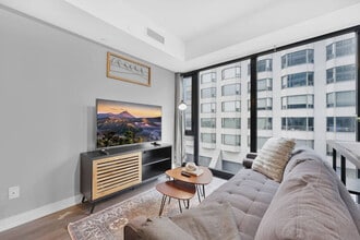 170 Cumberland St, Unit SI ID1388911P in Toronto, ON - Building Photo - Building Photo