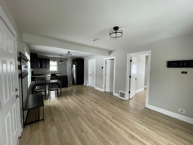 2703 Center St in Des Moines, IA - Building Photo - Building Photo