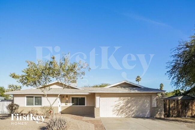 property at 402 E Dunbar Dr