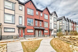 11 Evanscrest Mews NW in Calgary, AB - Building Photo - Building Photo