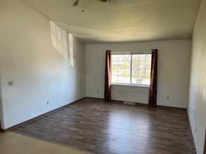 1182 Blossom Ct in Oshkosh, WI - Foto de edificio - Building Photo