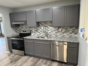 869 North Hill Ln in Cincinnati, OH - Foto de edificio - Building Photo