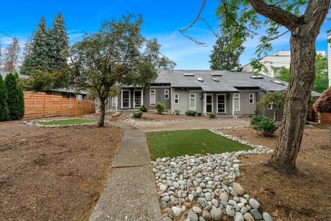property at 716 1/2 W Argand St