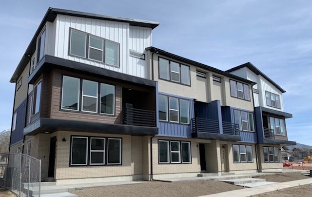 145 E Verdon Ct in Sandy, UT - Foto de edificio