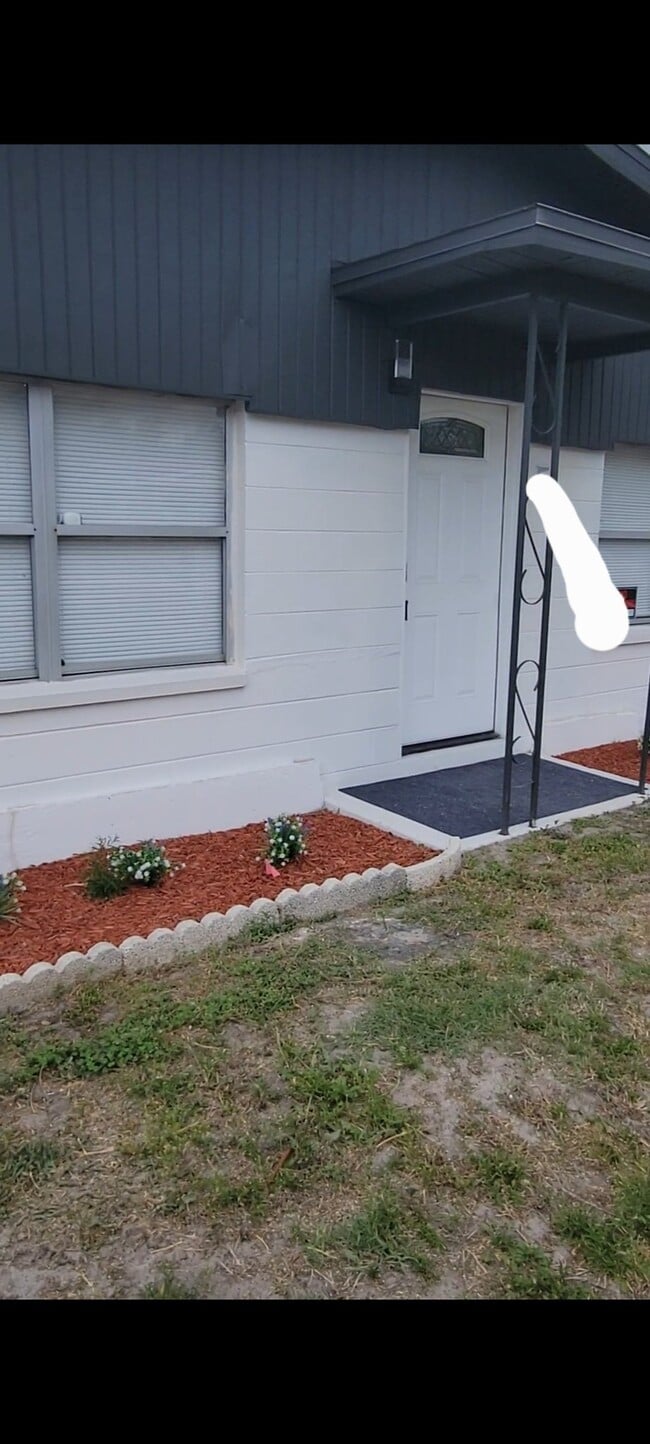 5445 Old Rd 37 in Lakeland, FL - Foto de edificio - Building Photo