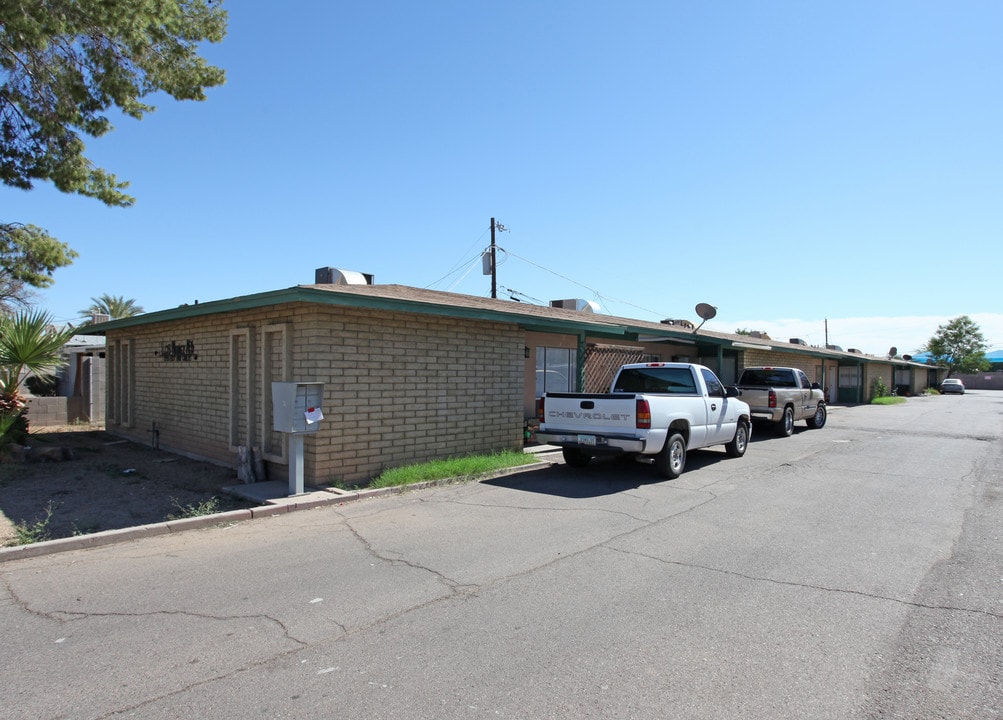 Los Nunez in Tempe, AZ - Building Photo