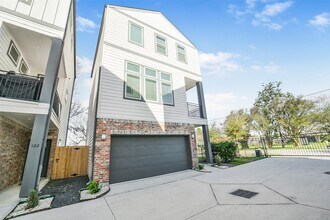 720 W Donovan St in Houston, TX - Building Photo - Building Photo