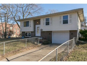 1900 Atkins St in Des Moines, IA - Building Photo - Building Photo