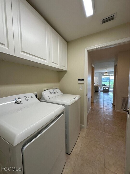 3010 Meandering Way in Ft. Myers, FL - Building Photo