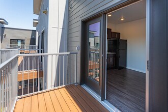 Metro Place Apartments in Lansing, MI - Foto de edificio - Building Photo