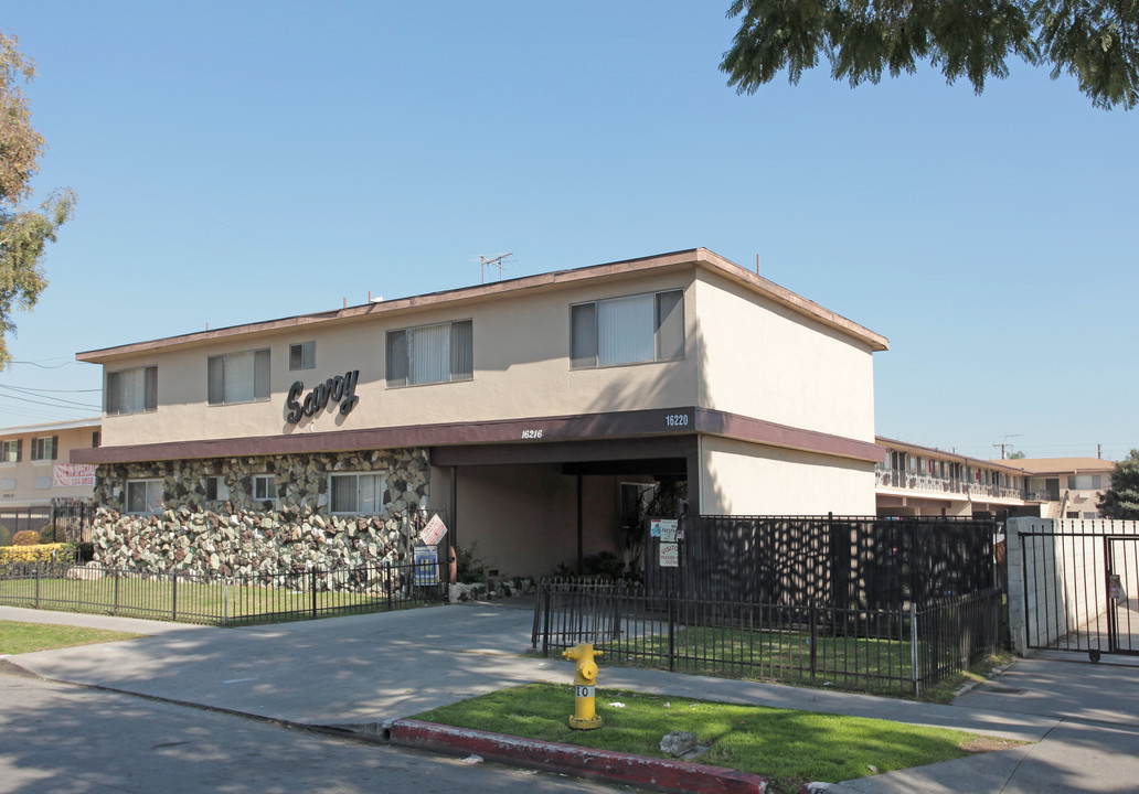 Savoy Apartments in Bellflower, CA - Building Photo