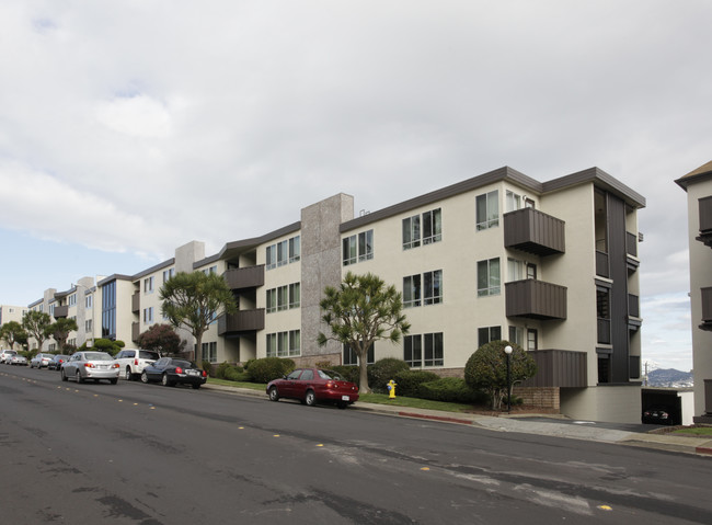 Eastmoor Apartments in Daly City, CA - Building Photo - Building Photo