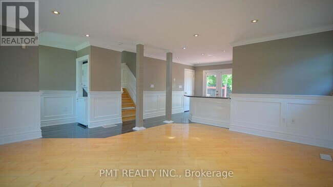 7 Waterbury Dr in Toronto, ON - Building Photo - Building Photo