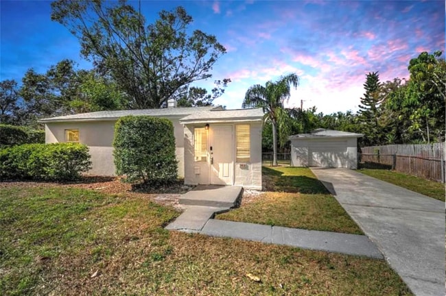 property at 1611 Canterbury Rd N