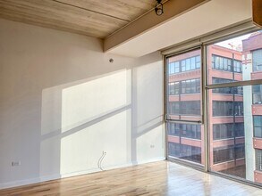 630 N Franklin St, Unit 510 in Chicago, IL - Building Photo - Building Photo